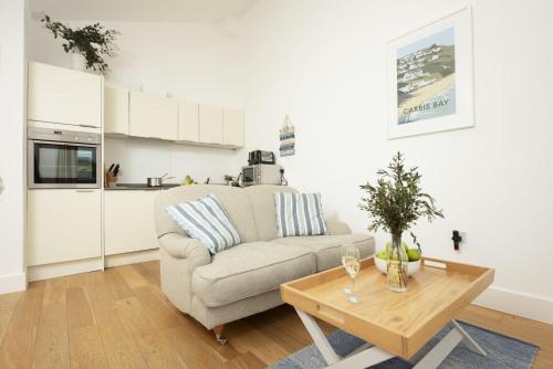 55 Una, Carbis Bay