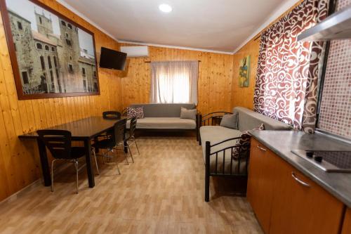 Hostal - Bungalows Camping Cáceres