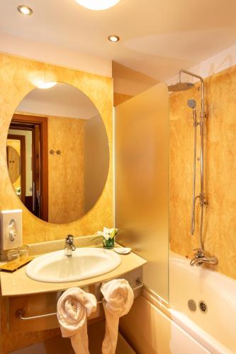Color Hotel Style Design & Gourmet - image 2