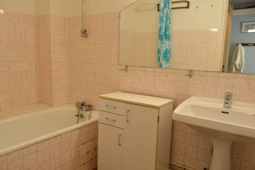 Apartment image 10