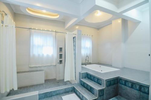 Bathroom, Villa Jhoana Resort in Angono