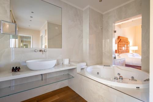 San Firenze Suites & Spa - image 2