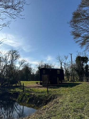 'Russet' Hut on fruit farm in Debach