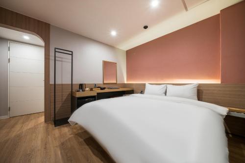 Geoje Highend Hotel in Gohyeon-dong