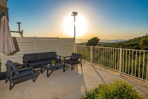 Balkon/teras, סוויטות חיאת - סוויטות מהממות עם בריכה משותפת מחוממת ומקורה מול נוף מהמם in Majdal Shams