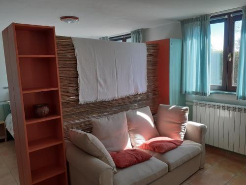 VILLETTA TRA GLI ULIVi 2 VILLETTA TRA GLI ULIVi 2