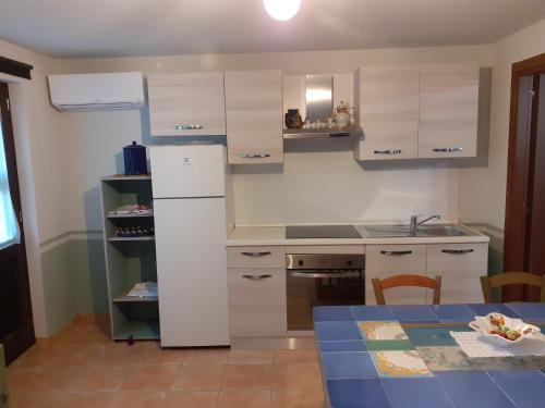 VILLETTA TRA GLI ULIVi 2 VILLETTA TRA GLI ULIVi 2