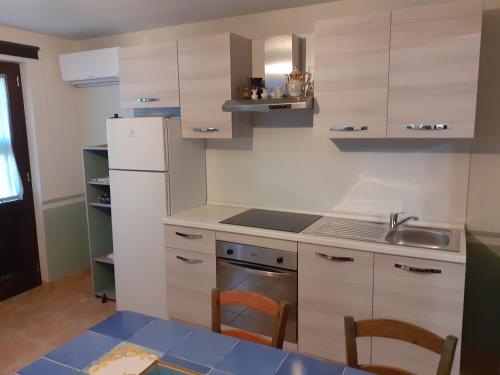 VILLETTA TRA GLI ULIVi 2 VILLETTA TRA GLI ULIVi 2