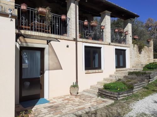 VILLETTA TRA GLI ULIVi 2 VILLETTA TRA GLI ULIVi 2