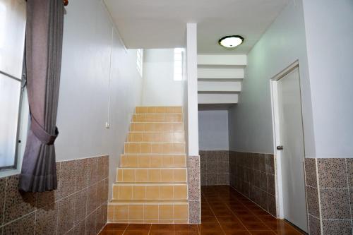 3 bedrooms, 5 beds