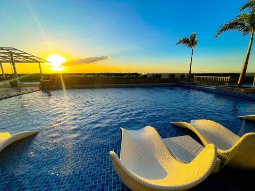 Cozy 3BR near Airport & Okada, Solaire II Infinity Pool, Manila