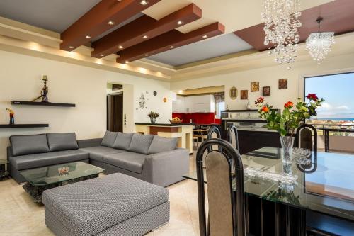 Stavroulas Amazing House 1