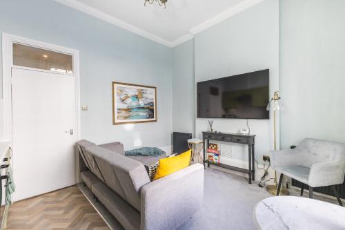 Chic flat near Buckingham Palace & Victoria - image 4
