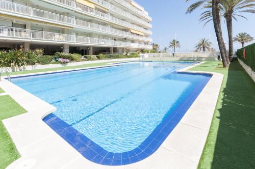 Three-Bedroom Apartment with Sea View image 4