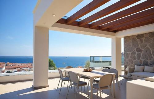 Photo - Beachfront Luxury Villa Idania