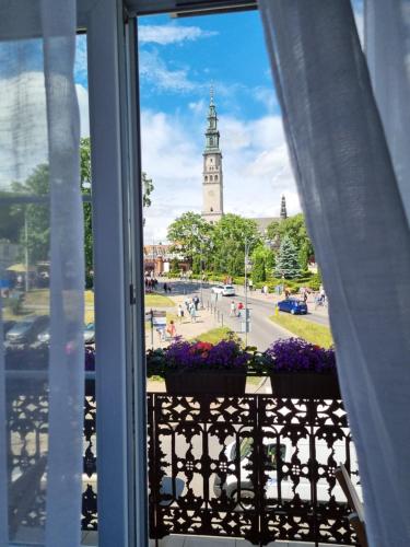Biały Kruk Apartamenty vis-a-vis Jasnej Góry