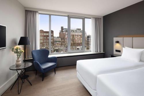 Superior Double or Twin Room with View image 10
