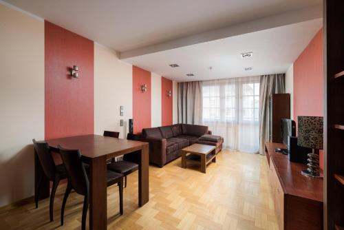 Tarchomin Standard Apartment by BookingHost, Warsaw