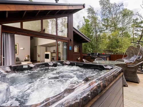 Strathyre, Ben Ledi Cabins - Forest Holidays in Anie