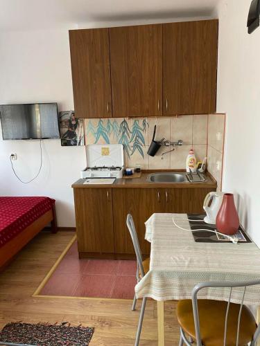 2 twin beds, 1 sofa bed