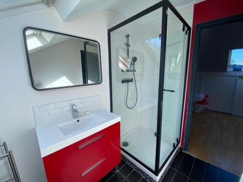 Une belle chambre au calme avec piscine in Sucy-en-Brie