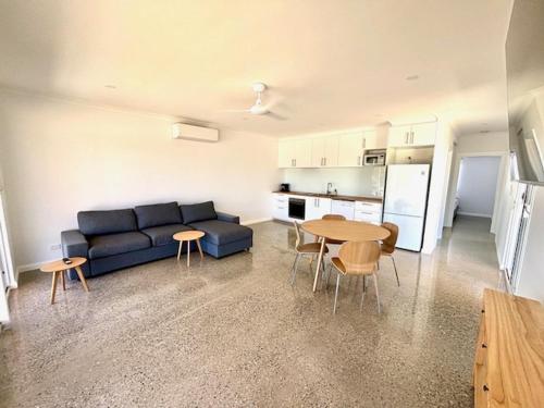 ห้องครัว, Port Denison Stays - Unit 2 in พอร์ตเดนิสัน