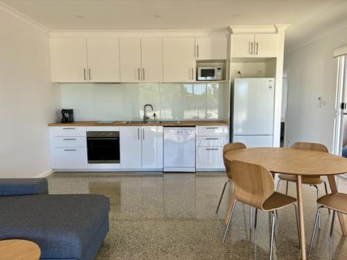 ห้องครัว, Port Denison Stays - Unit 2 in พอร์ตเดนิสัน