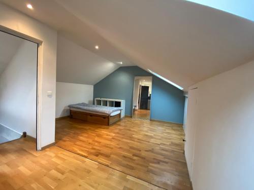 Une belle chambre au calme avec piscine in Sucy-en-Brie