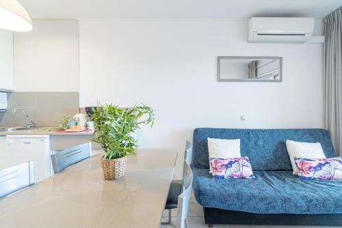 One-Bedroom Apartment image 9