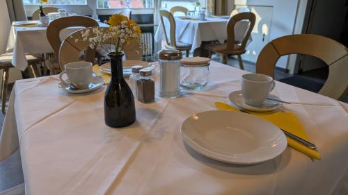 طعام و مشروبات, Hotel Central Garni in تريبيرج