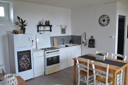 Konyha, Petit Paris in Plorec-Sur-Auguenon