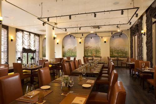 Restaurant, Toscana Valley Town Square Suites in Khao Yai