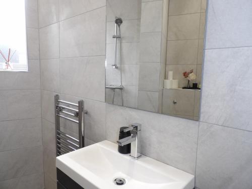 City Convenience, Calm Comfort-- A Stylish One-Bedroom Retreat Just 3 Stops from the Heart of the City, Edinburgh (fotografie 5)