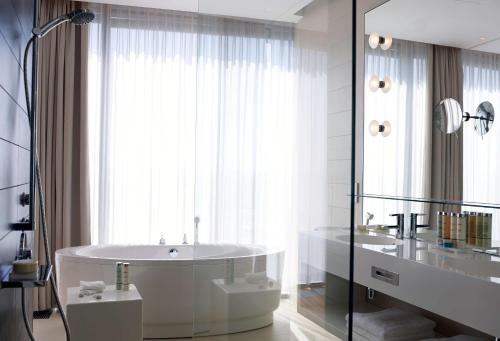 Radisson Blu Resort & Spa - image 9