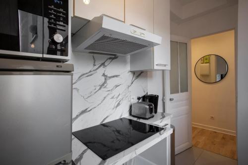 keittiö, Luxury apartment saint mande 5 minuts from Paris in Saint Mande