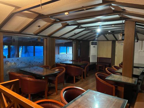 ผับ/เลาจน์, GEM CONTINENTAL near พิพิธภัณฑ์ทางมานุษยวิทยา