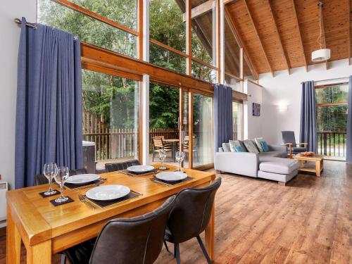 Strathyre, Ben Ledi Cabins - Forest Holidays in Anie