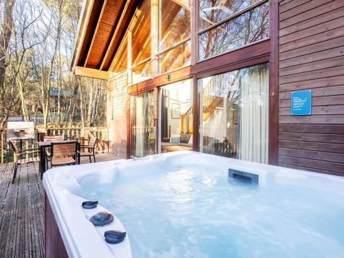 Strathyre, Ben Ledi Cabins - Forest Holidays in Anie