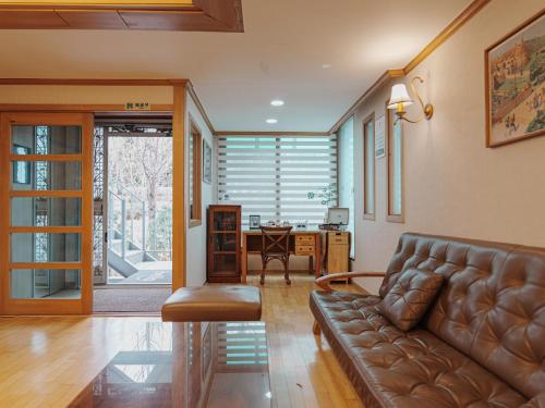 Comfortable home 10 min from Hongik University, 5min from Gajwa station with baby products, 4 Bedrooms 8 people, Soul (fotografie 6)