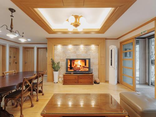 Comfortable home 10 min from Hongik University, 5min from Gajwa station with baby products, 4 Bedrooms 8 people, Soul (fotografie 3)