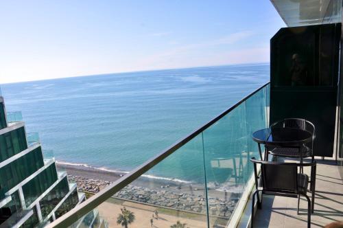 Specious seafront Apartment - Tap to explore photos
