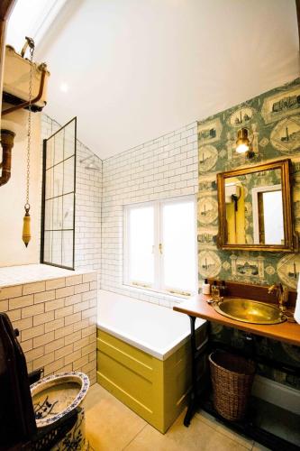 Stylish loft apartment - The Sail Loft in Crewkerne