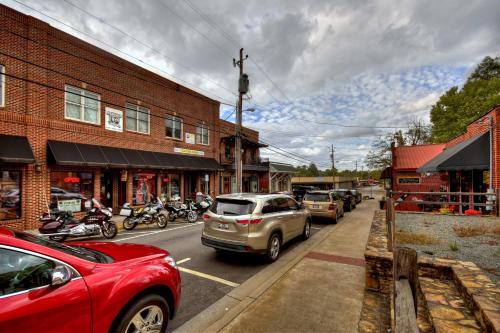 Main Street Suite - Downtown Blue Ridge GA in Blue Ridge, USA