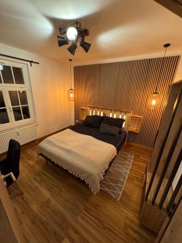 1 queen bed, 1 sofa bed