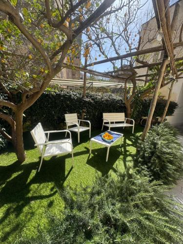 MARILISE - La maison blue private garden & terrace, Meta (fotografie 6)