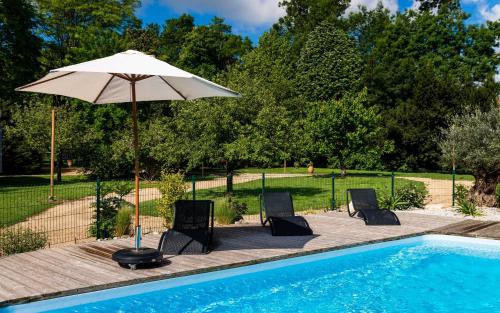 สระว่ายน้ำ, Hotel Quai des Pontis in โกญัค