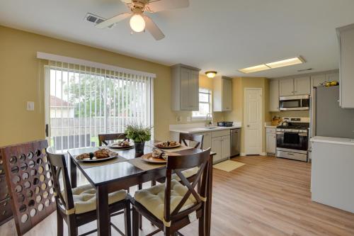 Charming Cedar Hill Home 16 Mi to Downtown Dallas in Cedar Hill, USA