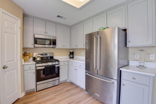 Charming Cedar Hill Home 16 Mi to Downtown Dallas in Cedar Hill, USA