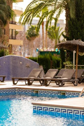 สระว่ายน้ำ, San Diego Apartments By Mc in เบนิดอร์ม (คอสตา บลังกา)
