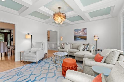 Serene, Pet Friendly Sea Pines Villa Near Beach with Pool Access Serene, Pet Friendly Sea Pines Villa Near Beach with Pool Access